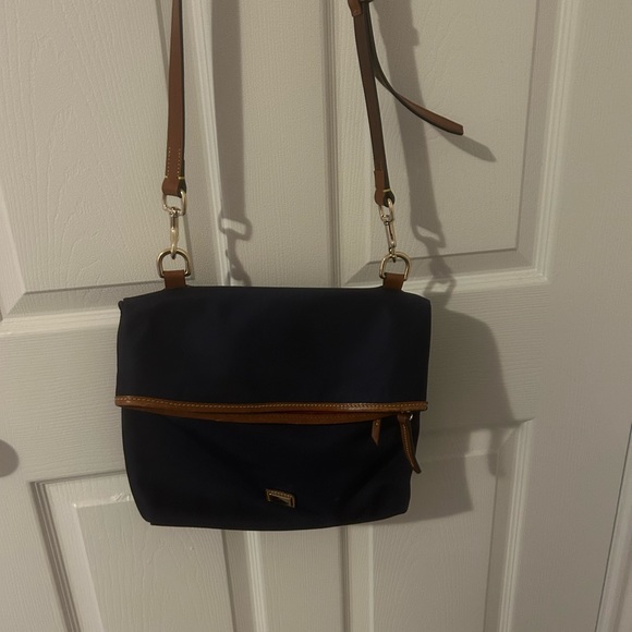 Dooney & Bourke Handbags - Dooney & Bourke nylon wayfarer